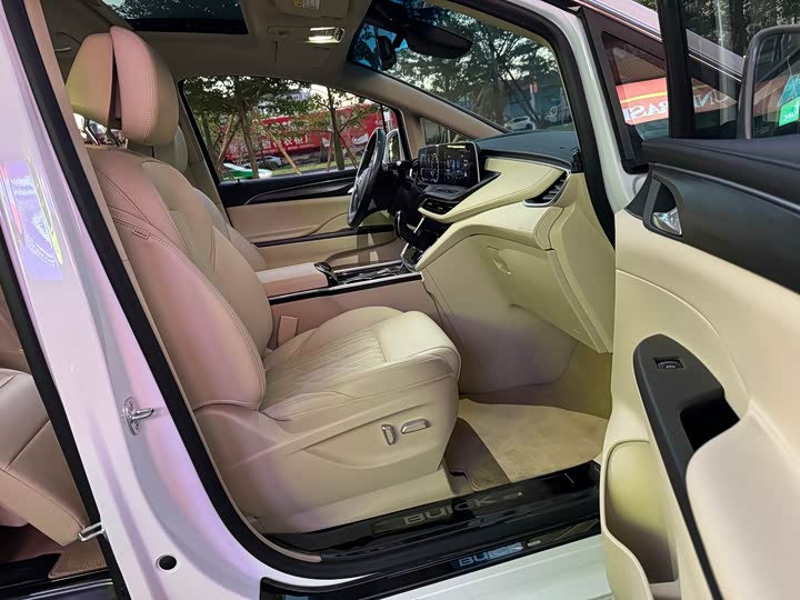 Фото 12 - Buick GL8 ES