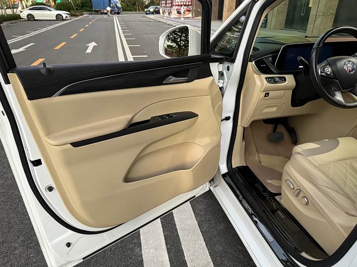 Фото 7 - Buick GL8 ES