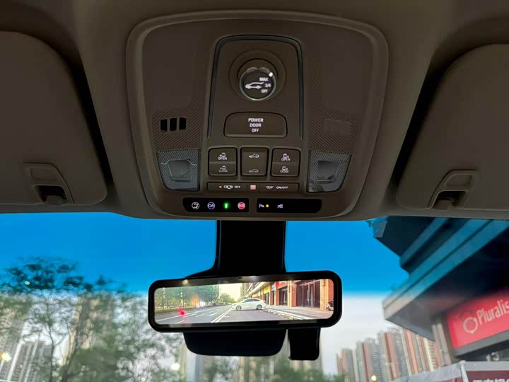 Фото 9 - Buick GL8 ES