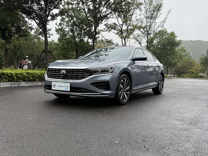 Фото 1 - Volkswagen Passat