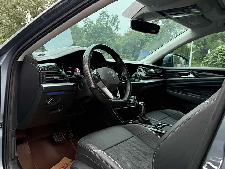 Фото 12 - Volkswagen Passat