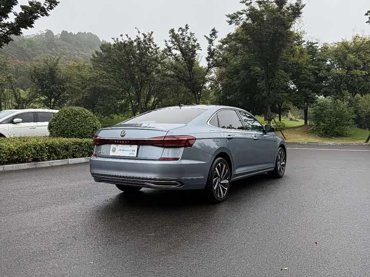 Фото 13 - Volkswagen Passat