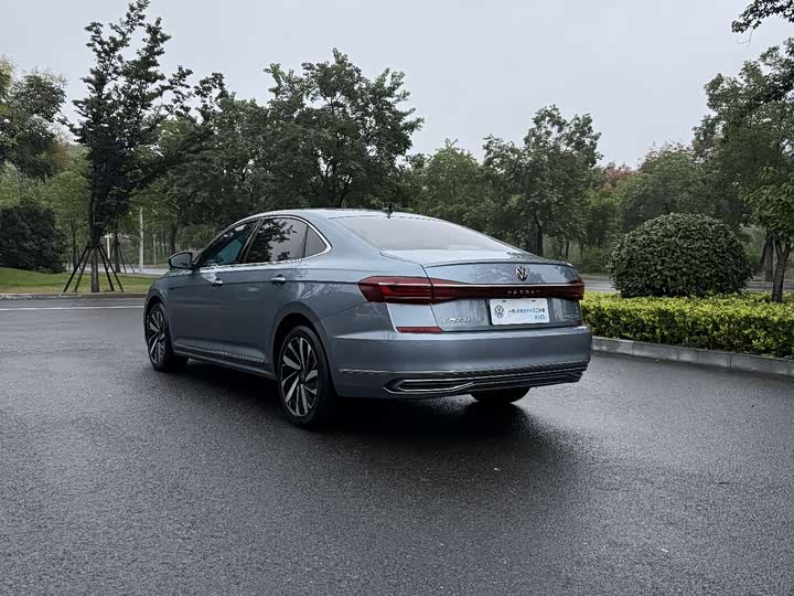 Фото 8 - Volkswagen Passat