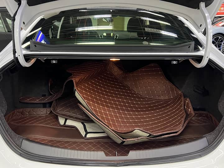 Фото 13 - Chevrolet Malibu XL