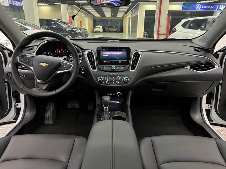 Фото 19 - Chevrolet Malibu XL