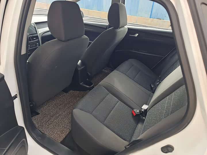 Фото 7 - Bestune B30 EV