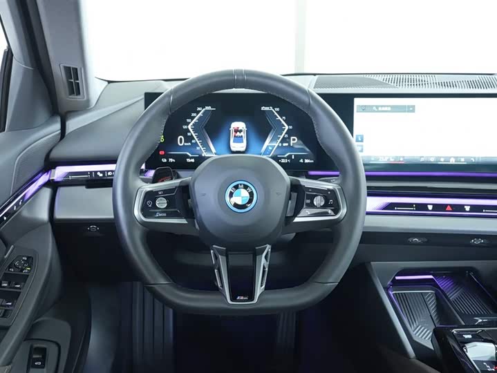 Фото 10 - BMW i5