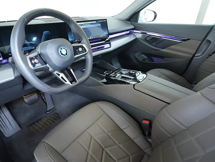 Фото 9 - BMW i5