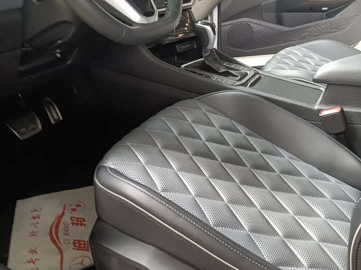 Фото 10 - Volkswagen Sagitar L