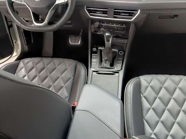 Фото 9 - Volkswagen Sagitar L