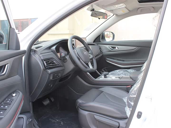 Фото 11 - Changan CS75