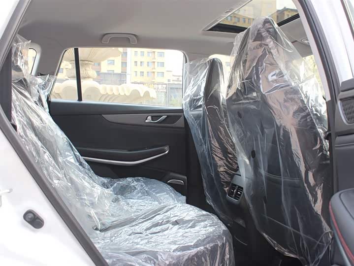 Фото 14 - Changan CS75