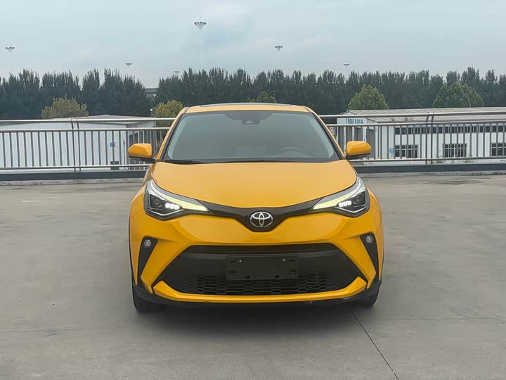 Фото 2 - Toyota C-HR