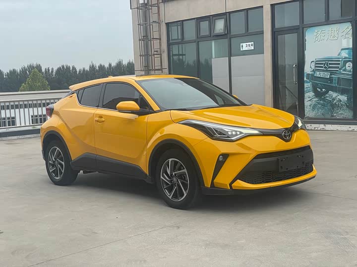 Фото 3 - Toyota C-HR