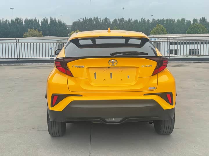 Фото 4 - Toyota C-HR