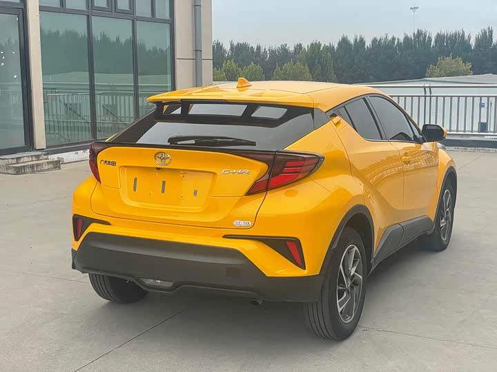 Фото 5 - Toyota C-HR