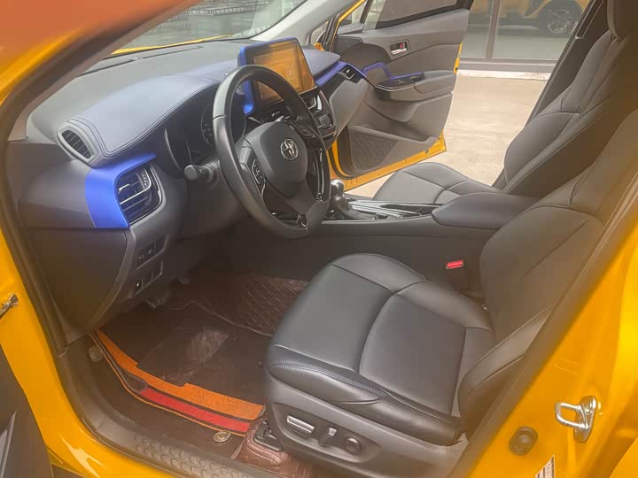 Фото 8 - Toyota C-HR