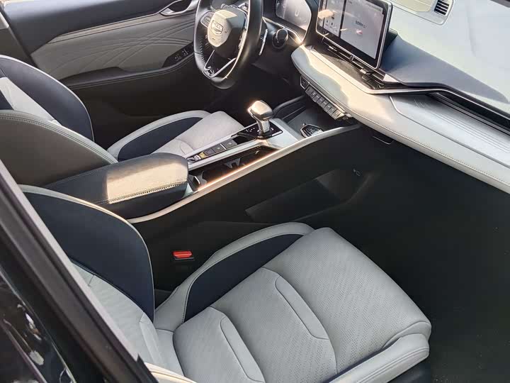 Фото 4 - Geely Preface