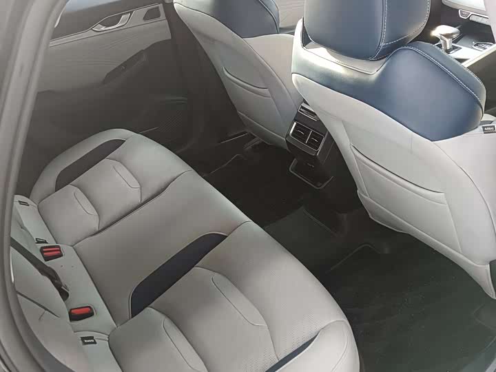 Фото 5 - Geely Preface