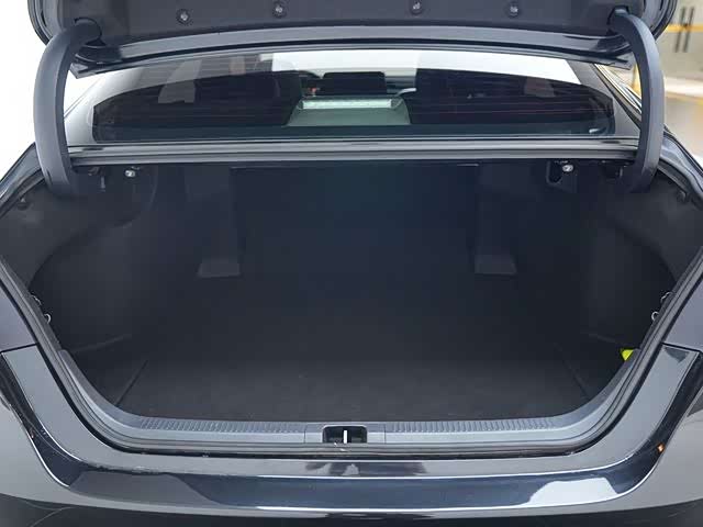 Фото 14 - Toyota Camry