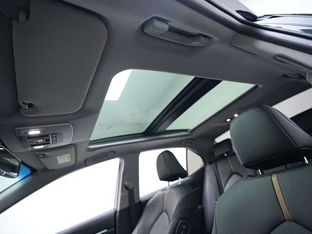 Фото 16 - Toyota Camry