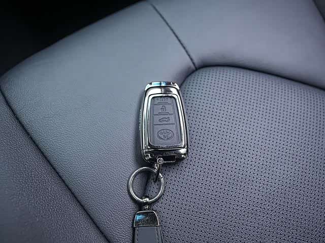 Фото 17 - Toyota Camry