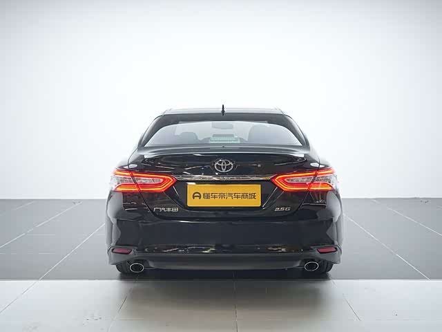 Фото 5 - Toyota Camry