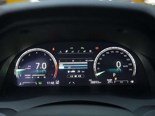 Фото 9 - Toyota Camry