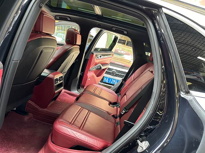 Фото 13 - Porsche Cayenne Hybrid