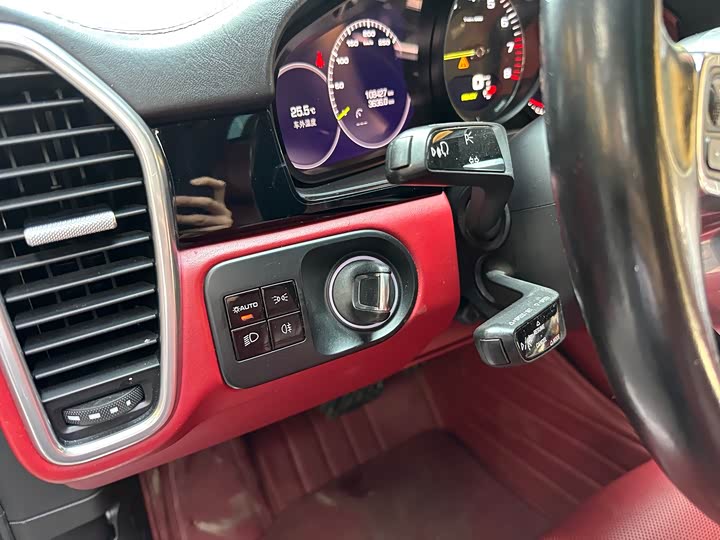 Фото 18 - Porsche Cayenne Hybrid