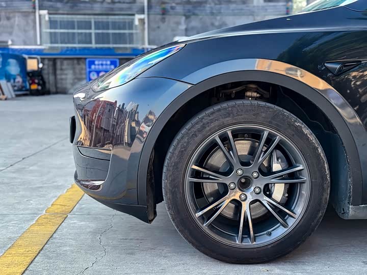 Фото 8 - Tesla Model Y