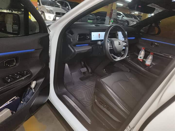 Фото 14 - Nio EC6