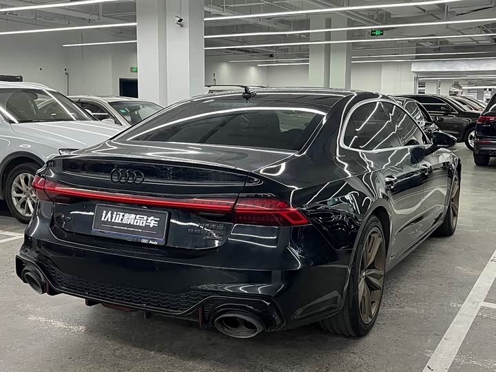 Фото 9 - Audi A7L