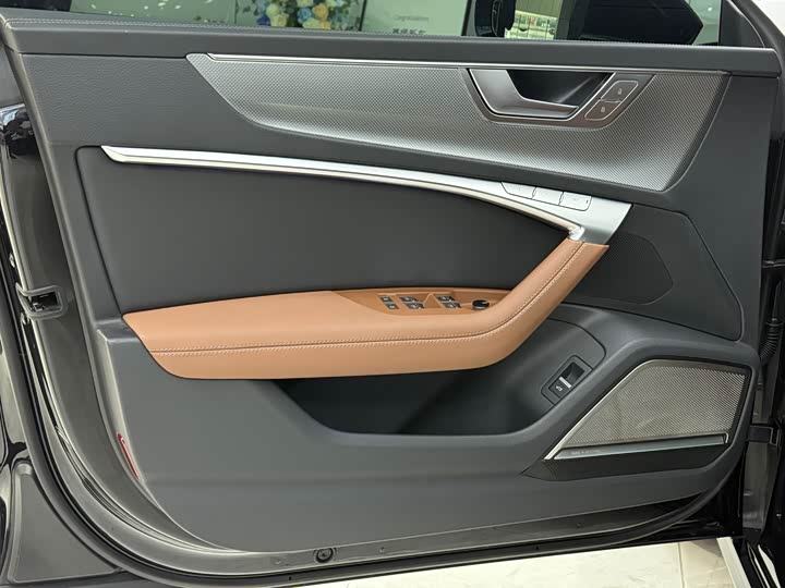 Фото 10 - Audi A7L