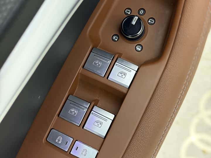 Фото 11 - Audi A7L