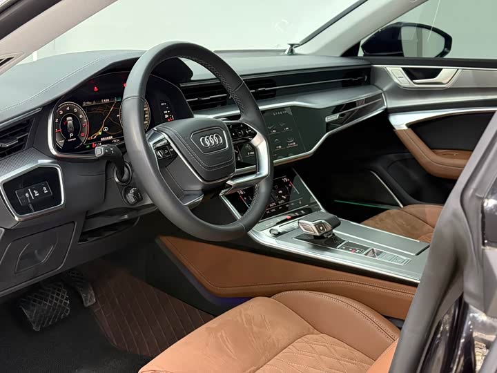 Фото 12 - Audi A7L