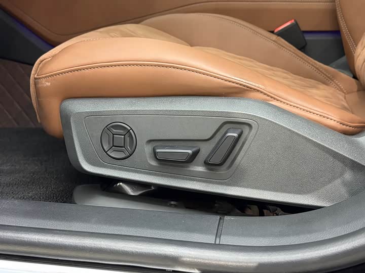 Фото 16 - Audi A7L