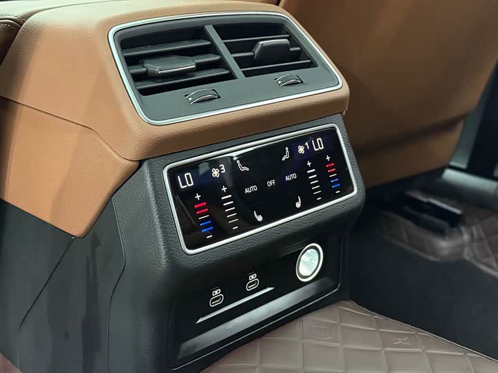 Фото 18 - Audi A7L