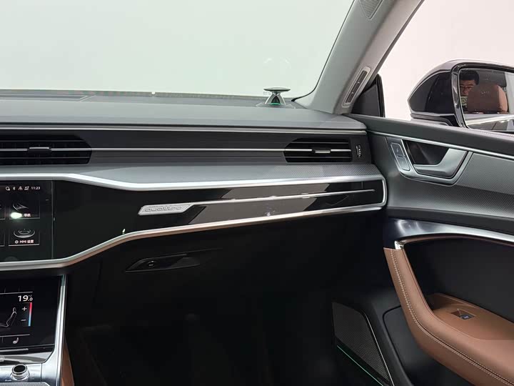 Фото 29 - Audi A7L