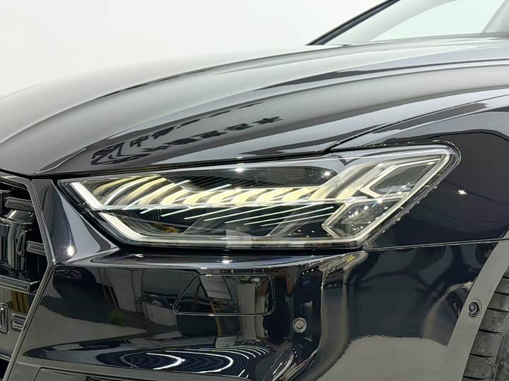 Фото 7 - Audi A7L