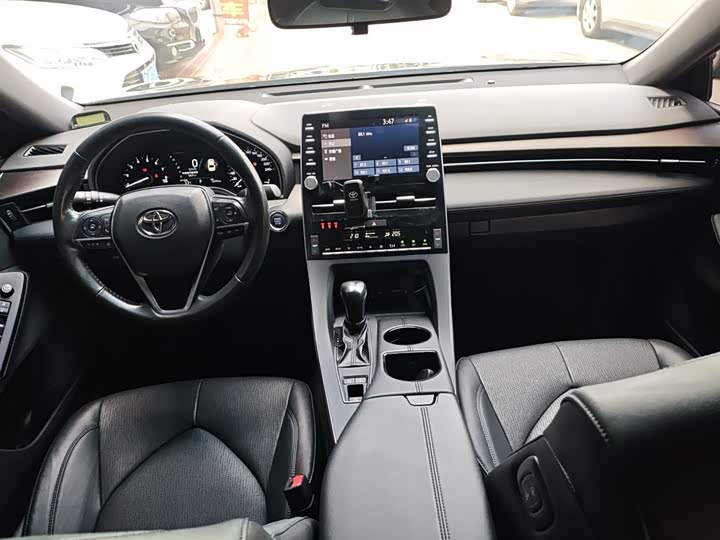 Фото 10 - Toyota Avalon