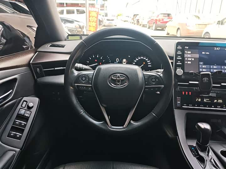 Фото 11 - Toyota Avalon