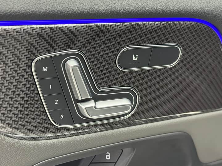 Фото 10 - Mercedes-Benz GLB-Class AMG