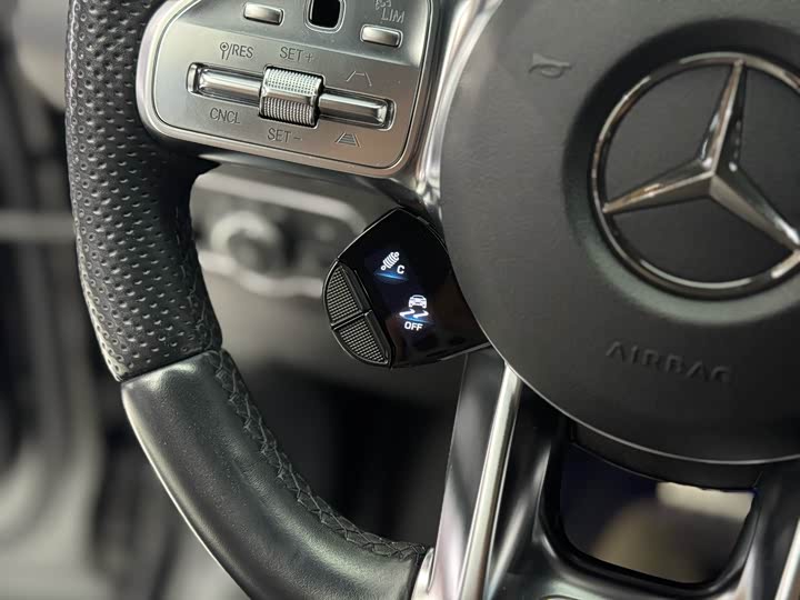 Фото 14 - Mercedes-Benz GLB-Class AMG