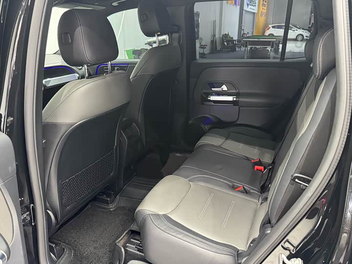 Фото 15 - Mercedes-Benz GLB-Class AMG