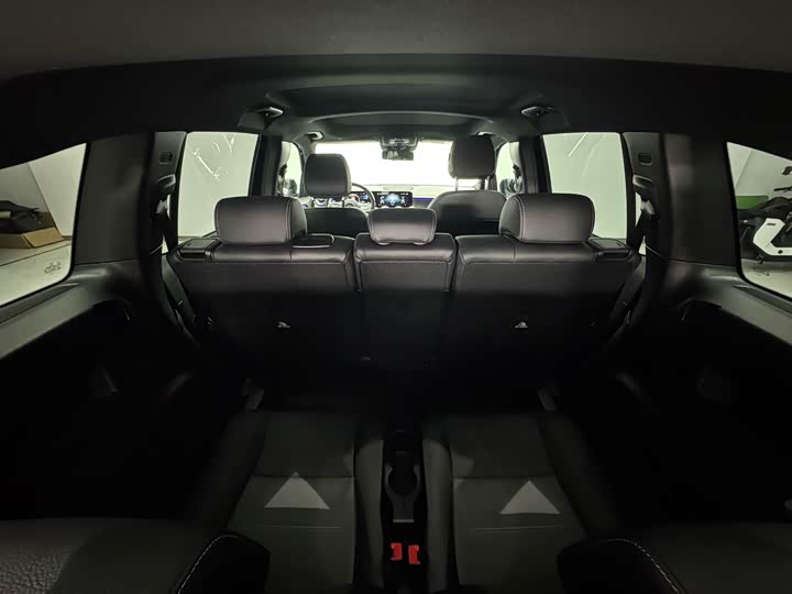 Фото 16 - Mercedes-Benz GLB-Class AMG