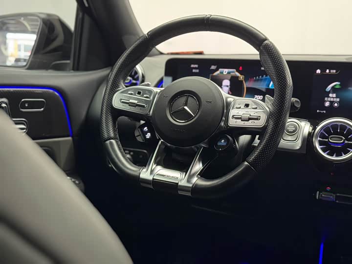 Фото 19 - Mercedes-Benz GLB-Class AMG