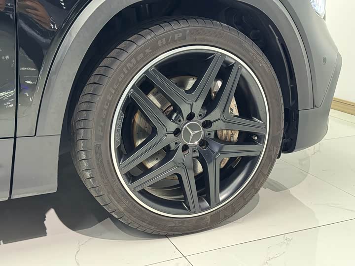 Фото 21 - Mercedes-Benz GLB-Class AMG