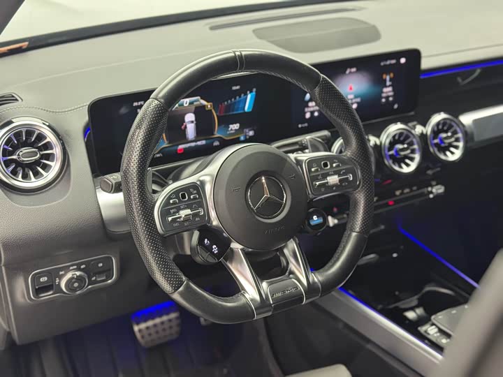 Фото 8 - Mercedes-Benz GLB-Class AMG