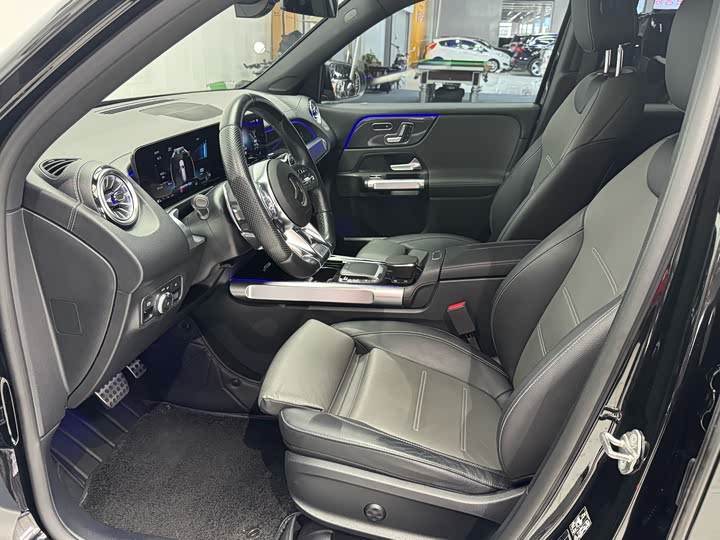 Фото 9 - Mercedes-Benz GLB-Class AMG